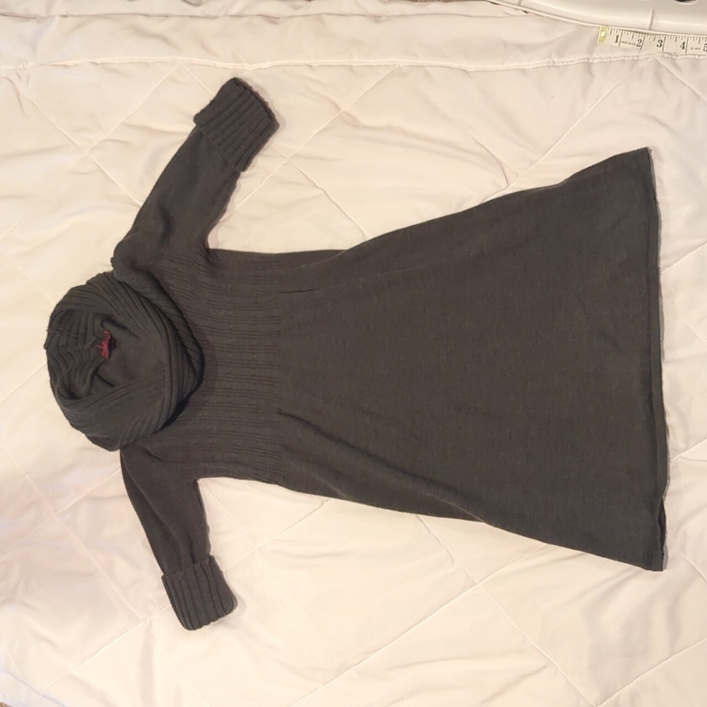 Junior's M sweater dreas